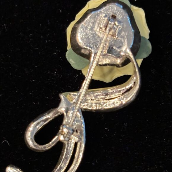 Vintage Avon Yellow Porcelain Rose Brooch - Picture 3 of 6
